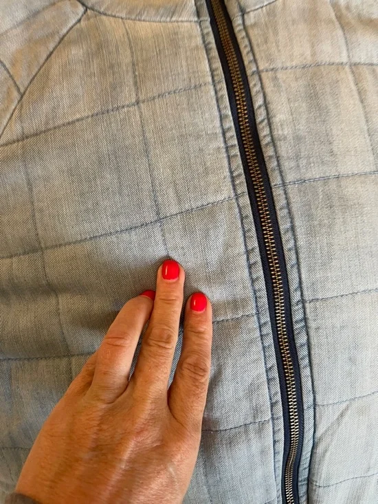 Farherty REVERSIBLE Light Wash Denim/Floral Quilted Jacket - Picture 10 of 11